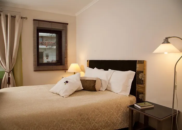 ゲストハウス Dos Castanheiros 4*